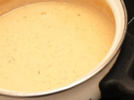 Rezept: Spaghetti an Waldpilz-Frischkäse-Schaum- Sößchen mit Schwarzbrot-Tomaten-Topping Bild Nr. 4 Spaghetti an Waldpilz-Frischkäse-Schaum- Sößchen mit Schwarzbrot-Tomaten-Topping - Rezept - Bild Nr. 4