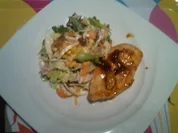 Süßscharfes Hähnchen mit Salätchen - Rezept