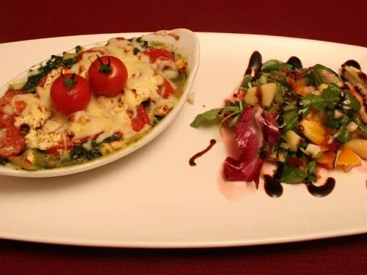 Baby-Lasagne an Blattsalat - Rezept