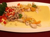 Rezept: Fruchtiges Curryhuhn mit Mandelreis Fruchtiges Curryhuhn mit Mandelreis - Rezept