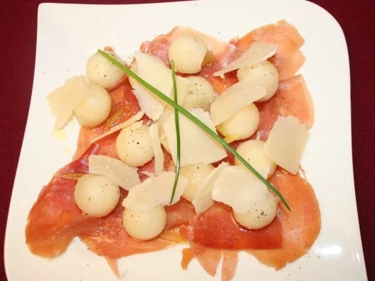 Falsches Carpaccio mit Honigmelone und Zitronenvinaigrette - Rezept
