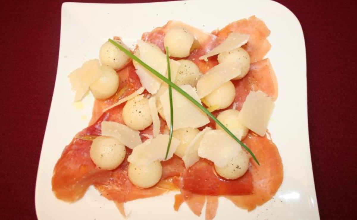 Bilder für Falsches Carpaccio mit Honigmelone und Zitronenvinaigrette - Rezept