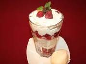 Sahne-Himbeeren mit Baiser - Rezept