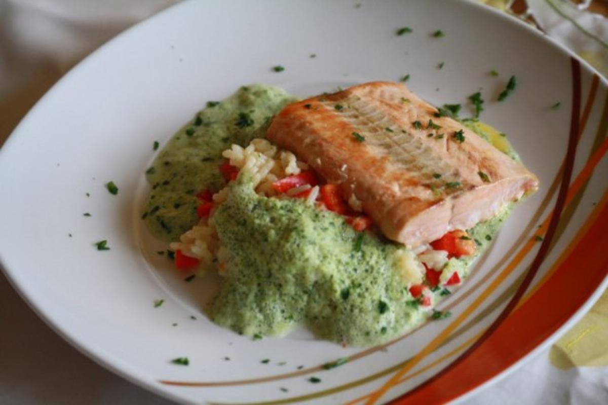 Bilder für Lachs mit Kräutersoße und Paprika-Reis - Rezept