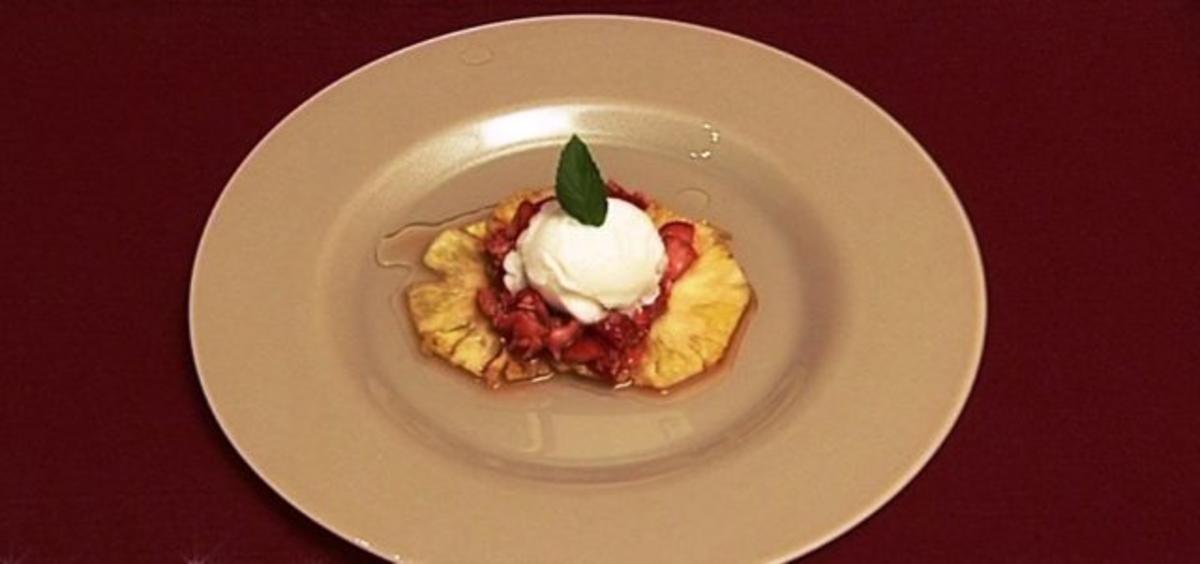 Erdbeer-Fenchel- und Zitroneneis auf Ananas-Bett (Antonio Putignano) - Rezept