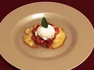 Erdbeer-Fenchel- und Zitroneneis auf Ananas-Bett (Antonio Putignano) - Rezept