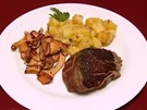 Argentinisches Rinderfilet mit Bratkartoffeln und Pfifferlingen (Funda Vanroy) - Rezept