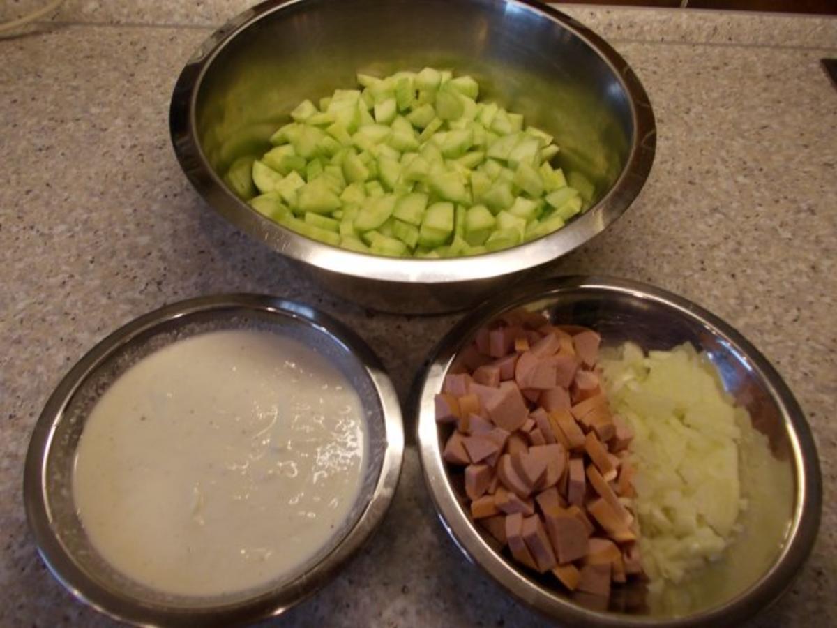 Fleischwurst-Gurken-Salat mit Meerrettich-Dressing - Rezept - Bild Nr. 3