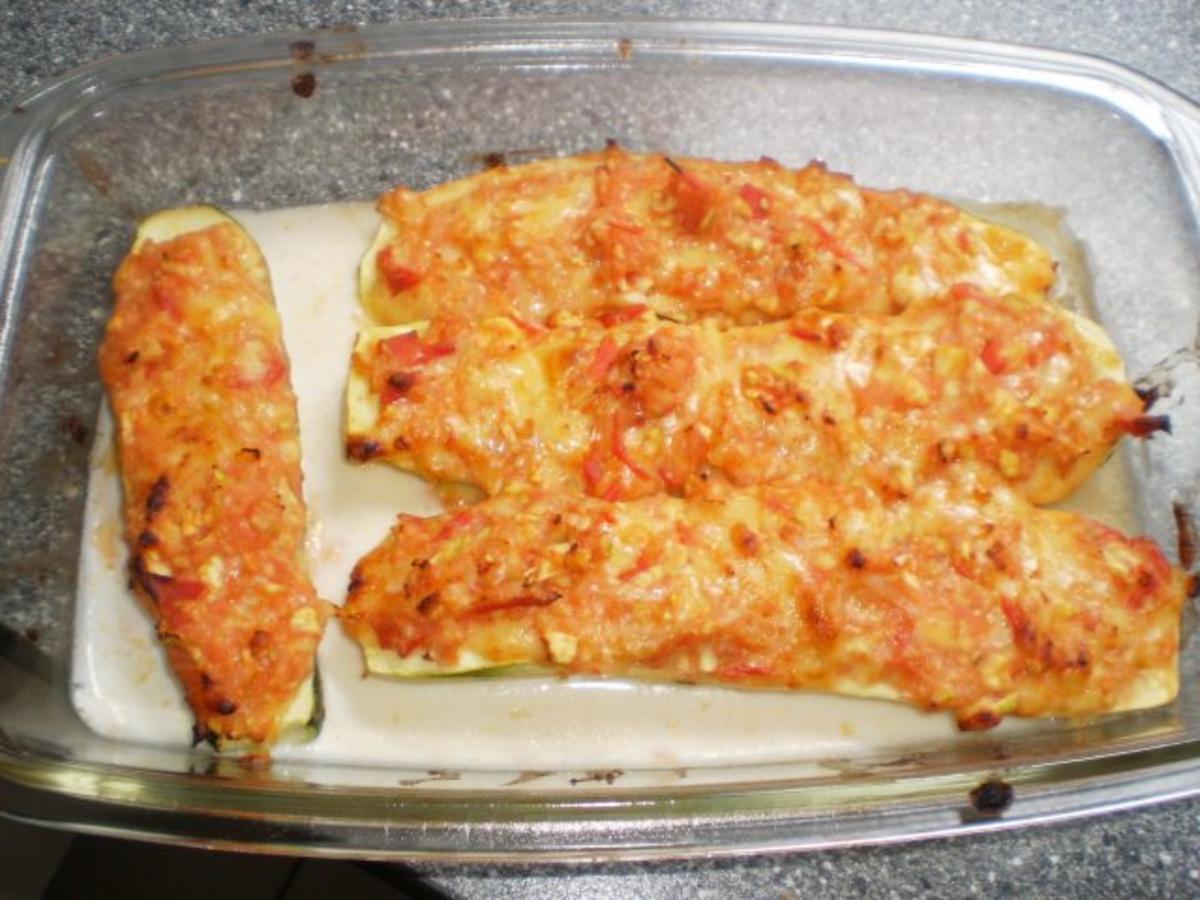 Vegetarisch gefüllte Zucchini - Beilage oder Hauptgericht - Rezept