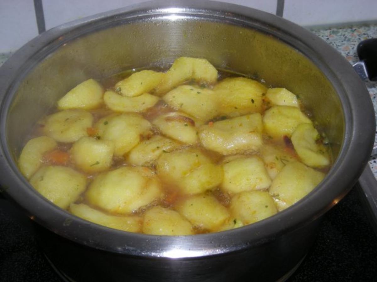 Kürbis - Apfelsuppe mit Kartoffelstroh - Rezept - Bild Nr. 2