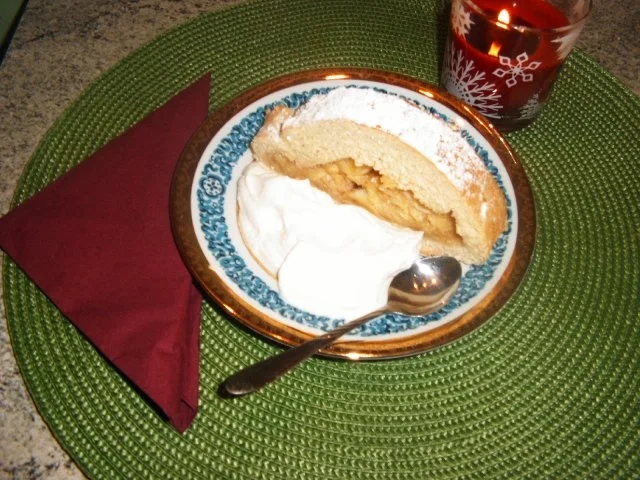 Rezept: Apfelstrudel Bild Nr. 12 Apfelstrudel - Rezept - Bild Nr. 12