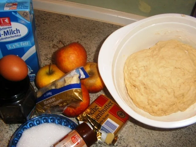 Rezept: Apfelstrudel Bild Nr. 2 Apfelstrudel - Rezept - Bild Nr. 2