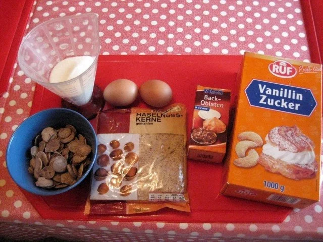 Nussmakronen mit Schokoglasur - Rezept - Bild Nr. 2