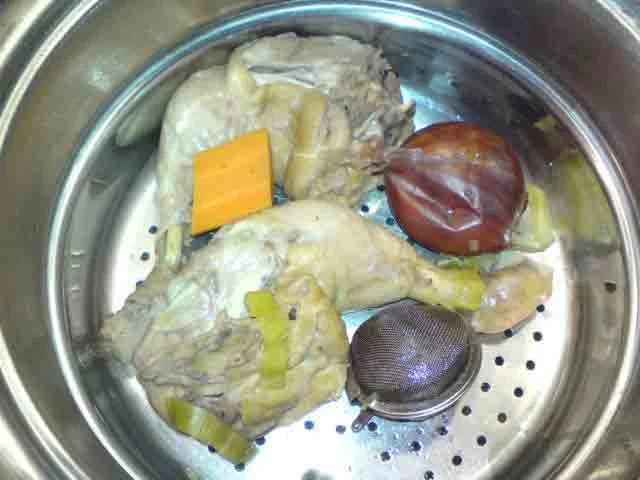 Rezept: Hühnerbrühe Bild Nr. 4 Hühnerbrühe - Rezept - Bild Nr. 4