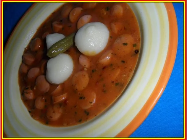 Rezept: Würstl-Gulasch mit kleinen Knödeln Würstl-Gulasch mit kleinen Knödeln - Rezept