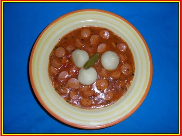 Rezept: Würstl-Gulasch mit kleinen Knödeln Bild Nr. 2 Würstl-Gulasch mit kleinen Knödeln - Rezept - Bild Nr. 2