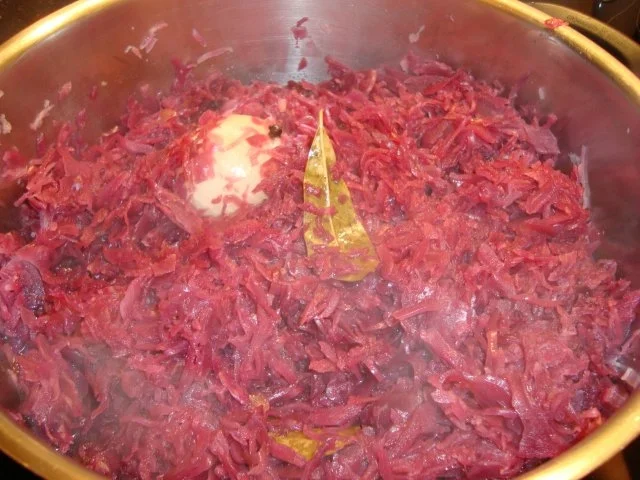 Rezept: Rotkohl mit Frikadellen Bild Nr. 2 Rotkohl mit Frikadellen - Rezept - Bild Nr. 2