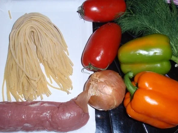 Filetstreifen in Gemüsesoße und Tagliatelle - Rezept - Bild Nr. 2