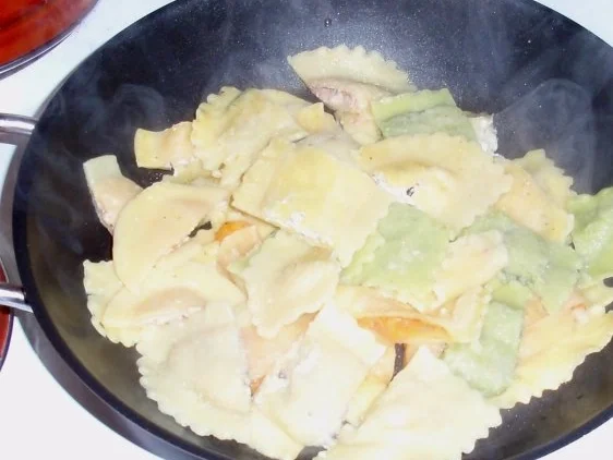 Rezept: Gebratene Ravioli in Gemüseallerlei Bild Nr. 4 Gebratene Ravioli in Gemüseallerlei - Rezept - Bild Nr. 4