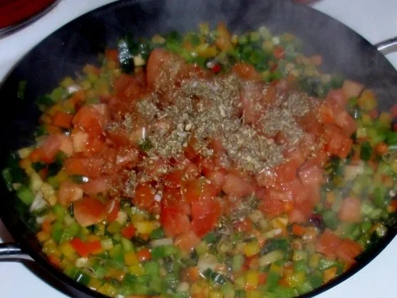 Rezept: Gebratene Ravioli in Gemüseallerlei Bild Nr. 9 Gebratene Ravioli in Gemüseallerlei - Rezept - Bild Nr. 9