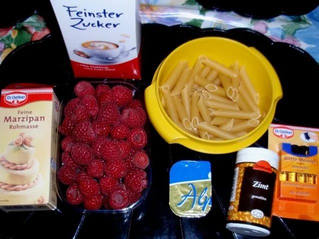 Süße Nudeln mit Himbeer-Marzipansoße - Rezept - Bild Nr. 2