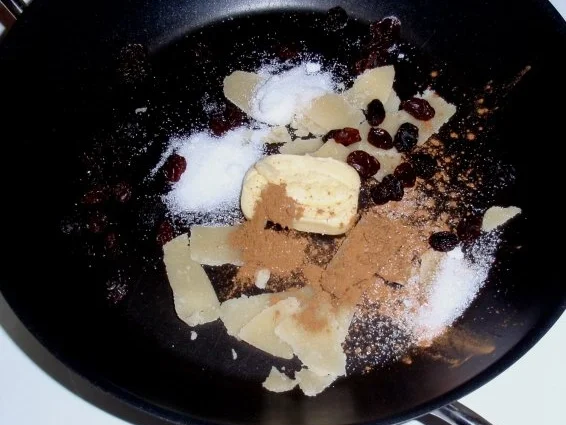 Süße Nudeln mit Himbeer-Marzipansoße - Rezept - Bild Nr. 4