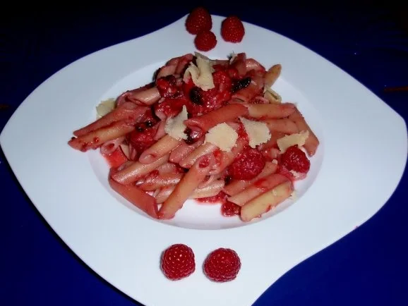 Süße Nudeln mit Himbeer-Marzipansoße - Rezept - Bild Nr. 9