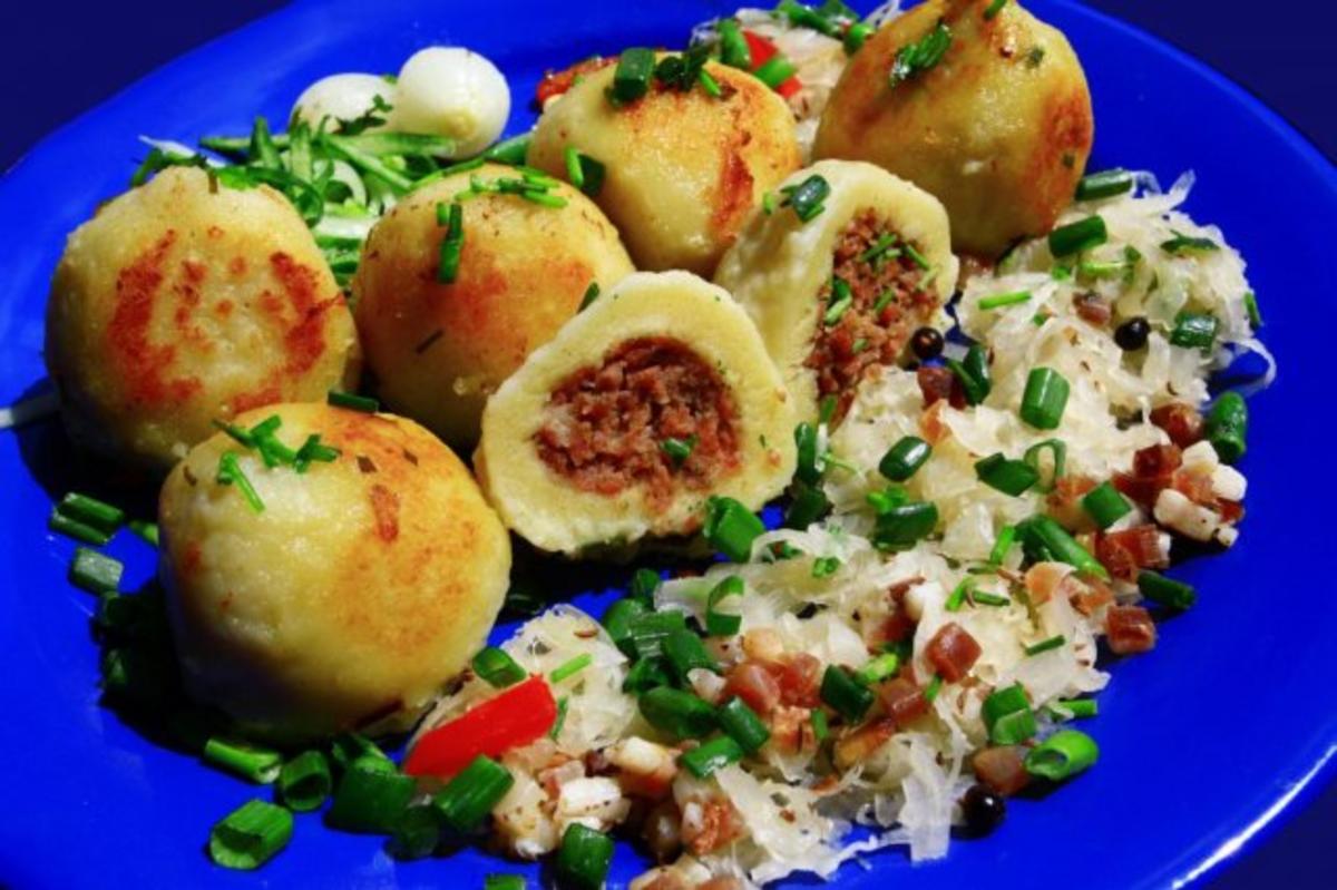 Wurstknödel auf Sauerkraut - Rezept - Bild Nr. 2