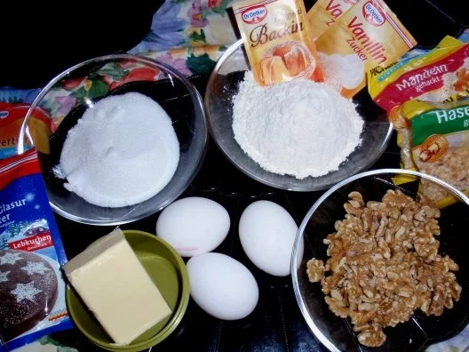 Rezept: Nuss-Schokokuchen in einer Blütenform Bild Nr. 3 Nuss-Schokokuchen in einer Blütenform - Rezept - Bild Nr. 3