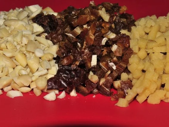 Rezept: Adventskalender 2. Tag: Dattel-Marzipan-Kugeln Bild Nr. 6 Adventskalender 2. Tag: Dattel-Marzipan-Kugeln - Rezept - Bild Nr. 6