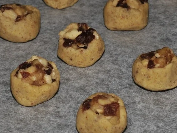 Rezept: Adventskalender 2. Tag: Dattel-Marzipan-Kugeln Bild Nr. 8 Adventskalender 2. Tag: Dattel-Marzipan-Kugeln - Rezept - Bild Nr. 8