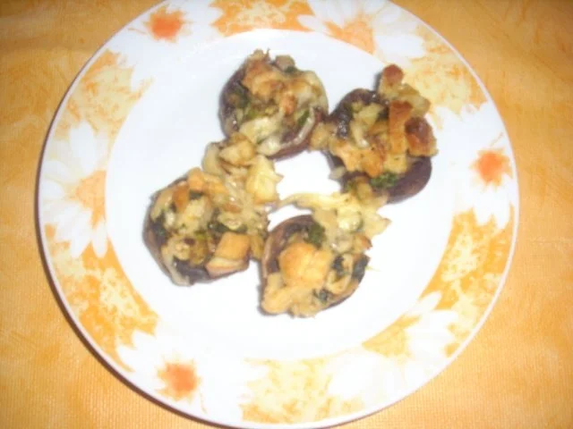 Champignons mit Brotfüllung - Rezept