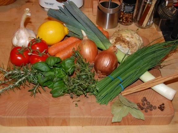 GESCHMORTE SCHWEINSHAXEN MIT WINTERLICHEN GEWÜRZEN - Rezept