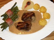 Wildschweinmedaillons an Dattelrahm - Rezept