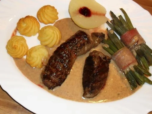 Rezept: Wildschweinmedaillons an Dattelrahm Bild Nr. 2 Wildschweinmedaillons an Dattelrahm - Rezept - Bild Nr. 2