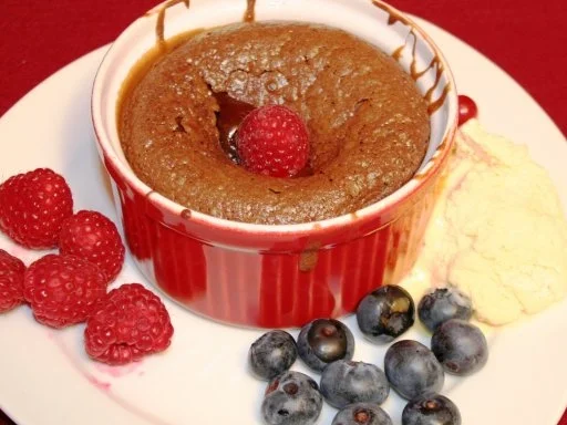 Schokoladen-Waldbeeren-Soufflé - Rezept