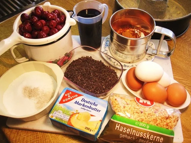 Rotweinkuchen mit Kirschen - Rezept - Bild Nr. 2