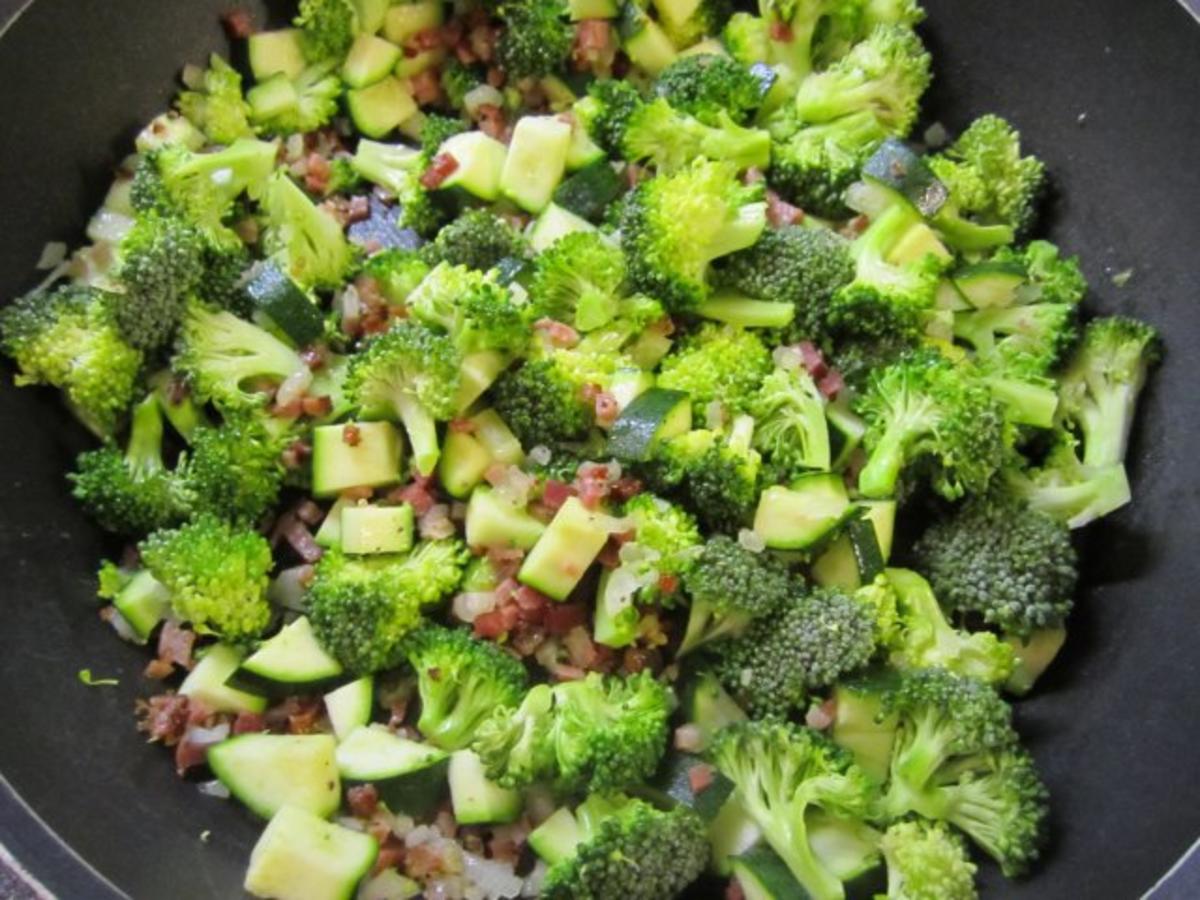 Brokkoli-Zucchini-Speck-Quiche - Rezept - Bild Nr. 2