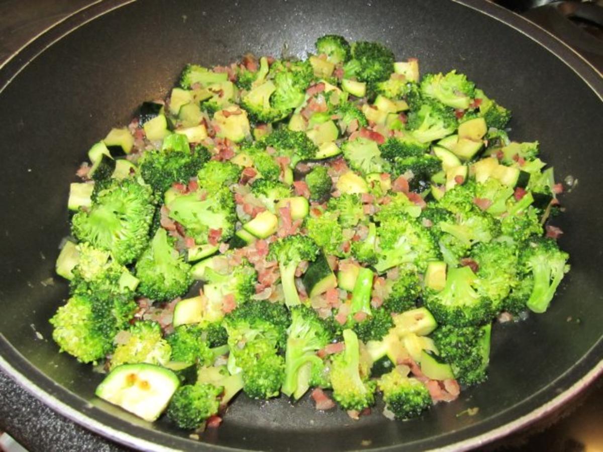 Brokkoli-Zucchini-Speck-Quiche - Rezept - Bild Nr. 3