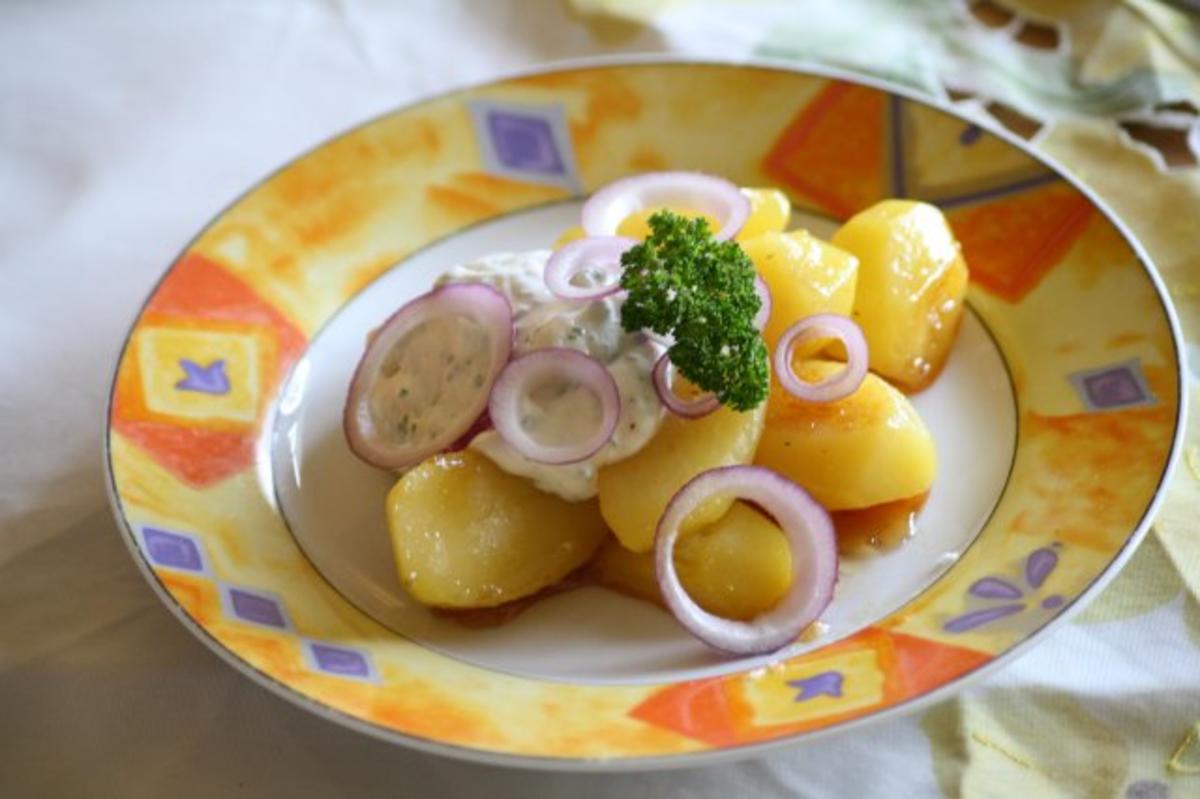Karamell-Kartoffeln mit Kräuterquark - Rezept