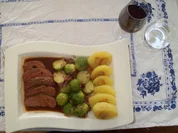 Entenbrust - nach Rat von Fernsehkoch Vincent Klink gebraten, Speckrosenkohl, Kloßscheiben - Rezept