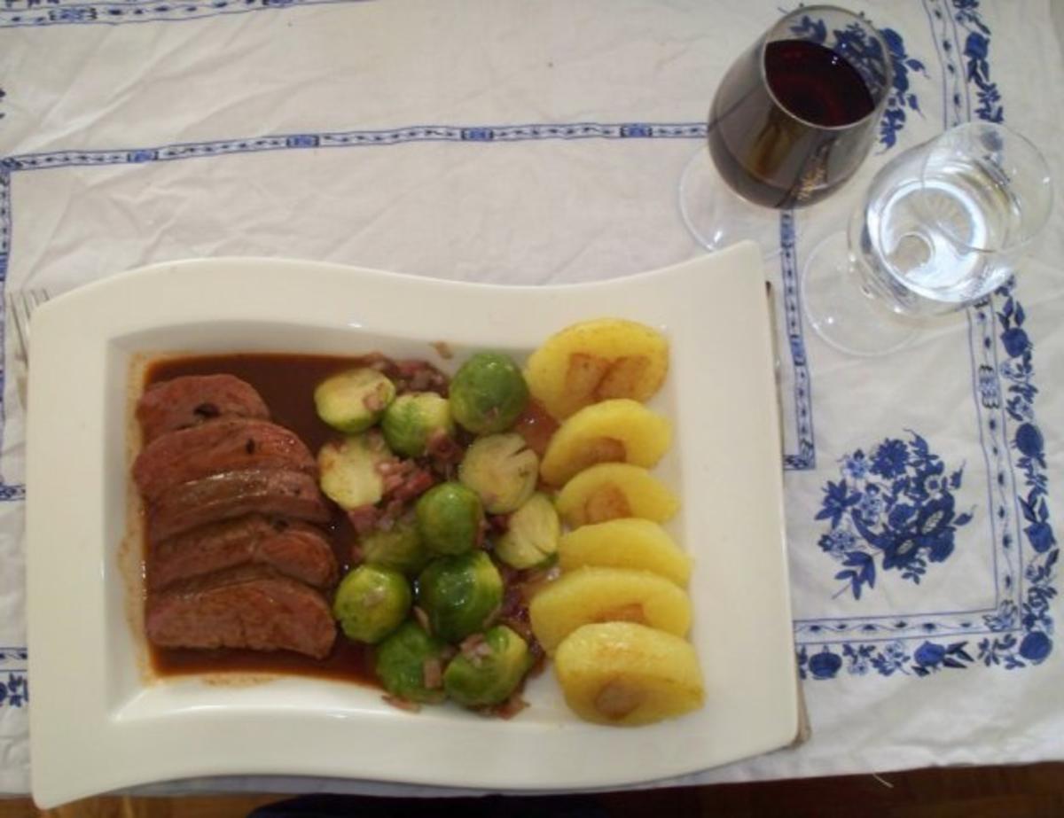 Bilder für Entenbrust - nach Rat von Fernsehkoch Vincent Klink gebraten, Speckrosenkohl, Kloßscheiben - Rezept