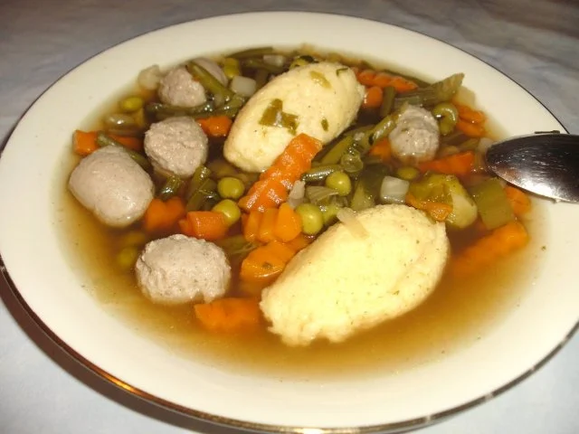 Gemüse - Eintopf mit Nockerln und Klößchen - Rezept