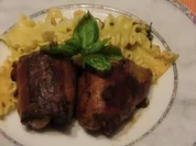 Pollo fino mit Tomate und Basilikum im Speckmantel - Rezept