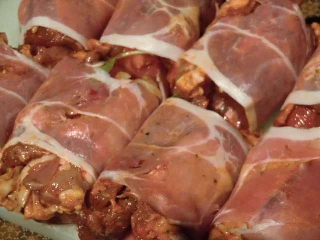 Pollo fino mit Tomate und Basilikum im Speckmantel - Rezept - Bild Nr. 3