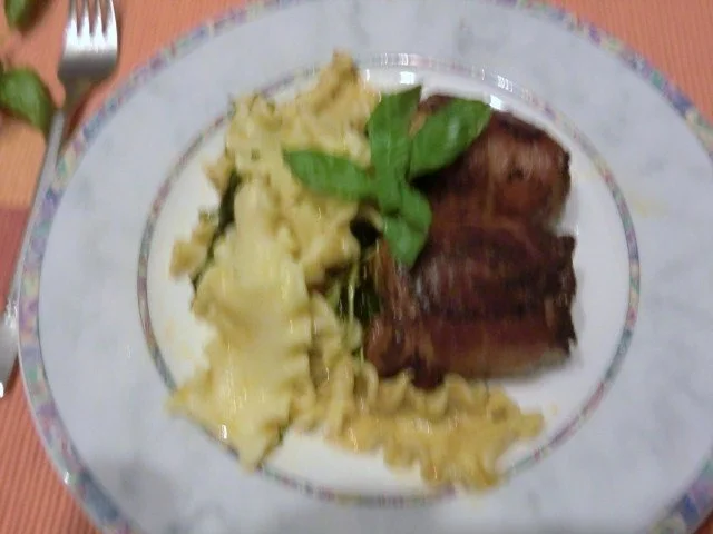 Pollo fino mit Tomate und Basilikum im Speckmantel - Rezept - Bild Nr. 6