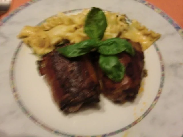 Pollo fino mit Tomate und Basilikum im Speckmantel - Rezept - Bild Nr. 7