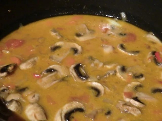 Krustenbraten vom Schwein mit einer feinen Gemüse-Pilz-Soße an Spätzle - Rezept - Bild Nr. 5