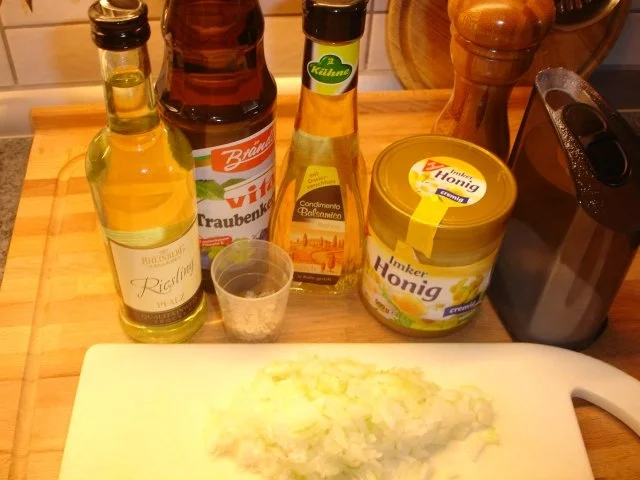 Rezept: Honig- Nuss- Vinaigrette Bild Nr. 2 Honig- Nuss- Vinaigrette - Rezept - Bild Nr. 2