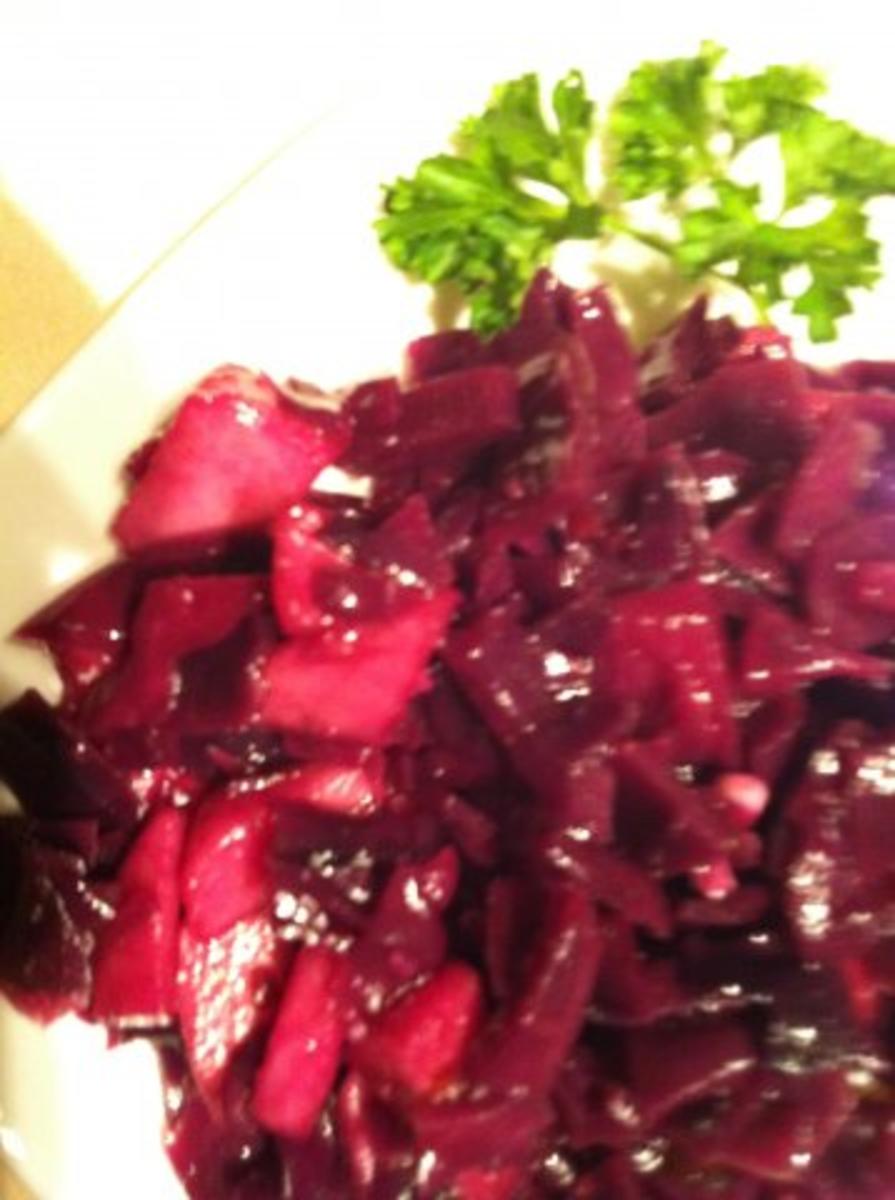 Rotkraut-Salat mit Zimt Honig Gewürznelken-Apfelessig-Dressing - Rezept ...